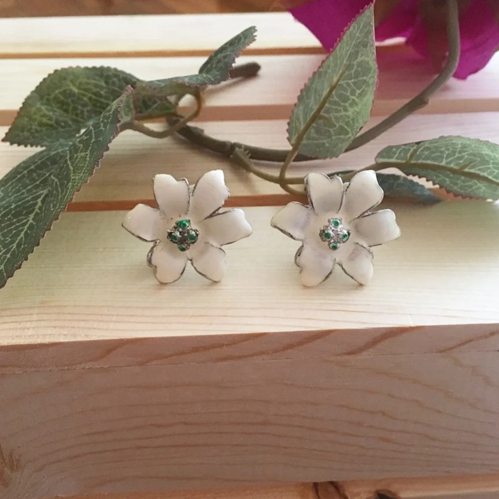 Cream White Flower Clip On Earrings w Green Stones